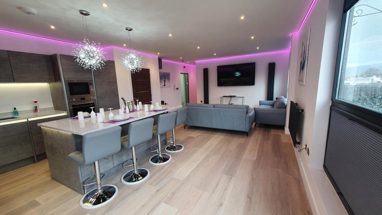 Central Penthouse With Hot Tub & Views 24 Cheltenham Exteriér fotografie