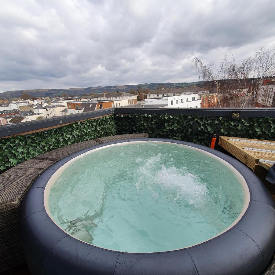 Central Penthouse With Hot Tub & Views 24 Cheltenham Exteriér fotografie